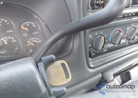 2000 Chevrolet Silverado K2500 из США, поврежденный, VIN 1GCGK29U9YE415973